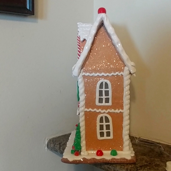 Large Lighted Gingerbread House - Picture 4 of 6